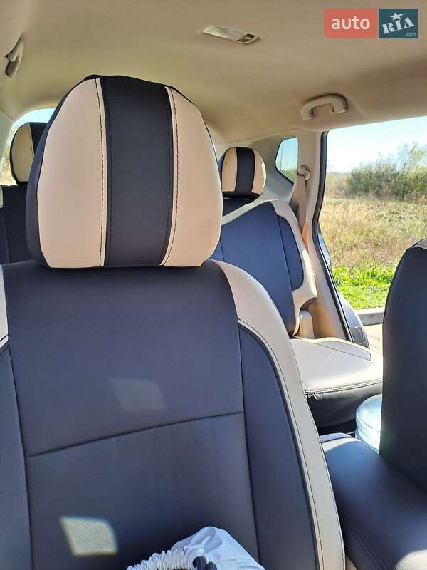 Внедорожник / Кроссовер Nissan Rogue 2016 в Ужгороде