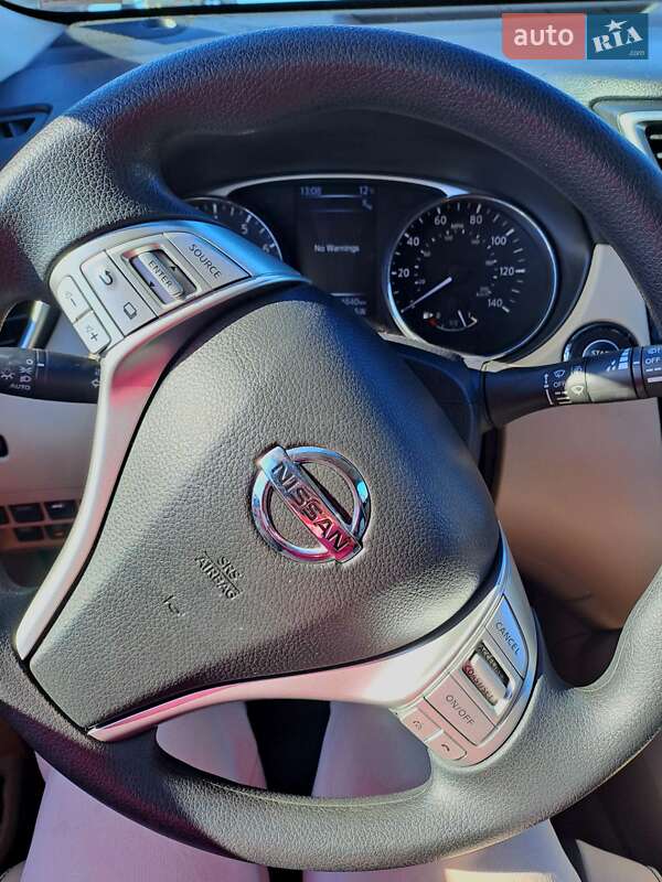 Внедорожник / Кроссовер Nissan Rogue 2016 в Ужгороде