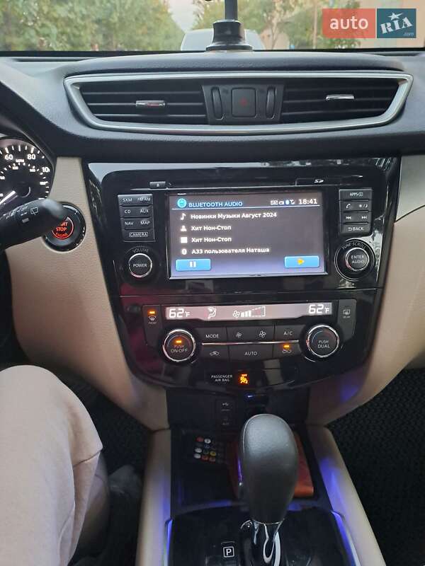 Внедорожник / Кроссовер Nissan Rogue 2016 в Ужгороде