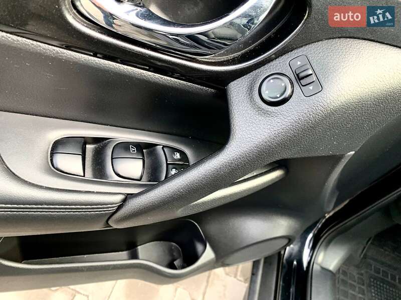 Внедорожник / Кроссовер Nissan Rogue 2017 в Одессе