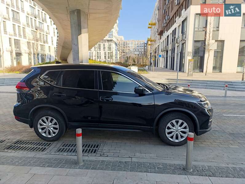 Позашляховик / Кросовер Nissan Rogue 2017 в Києві