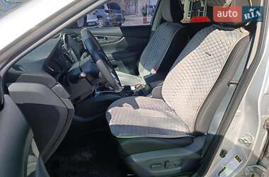 Внедорожник / Кроссовер Nissan Rogue 2018 в 