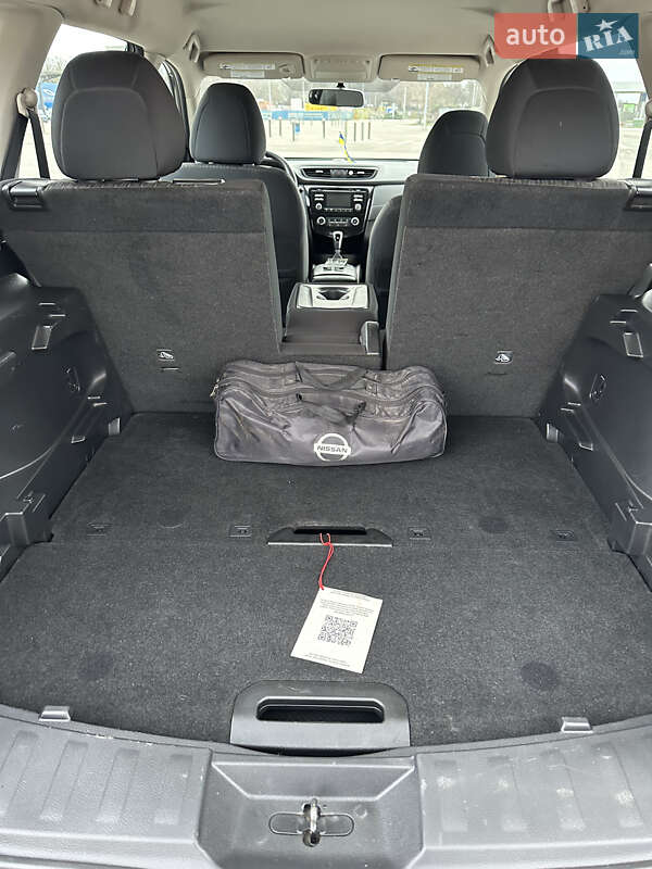 Внедорожник / Кроссовер Nissan Rogue 2017 в Змиеве