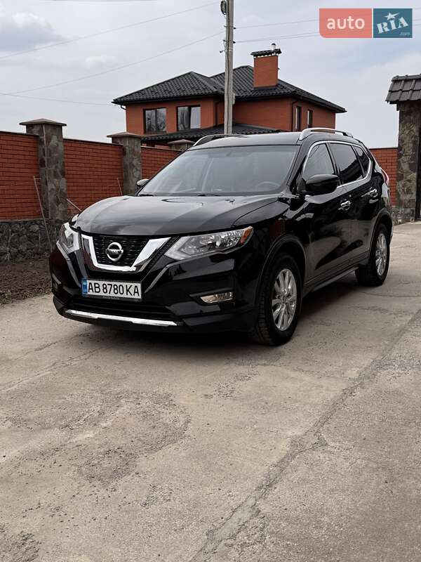 Позашляховик / Кросовер Nissan Rogue 2017 в 