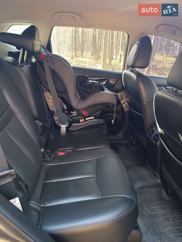 Позашляховик / Кросовер Nissan Rogue 2015 в Хмільнику