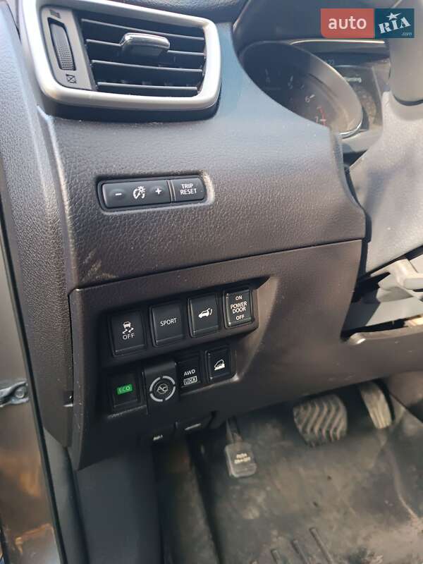 Позашляховик / Кросовер Nissan Rogue 2015 в Хмільнику