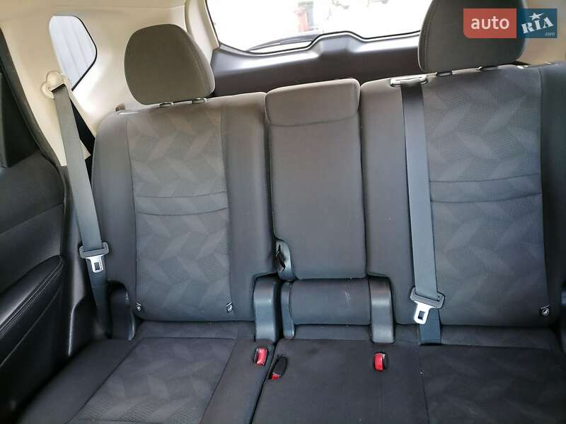 Внедорожник / Кроссовер Nissan Rogue 2016 в Чернигове