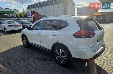 Внедорожник / Кроссовер Nissan Rogue 2017 в 