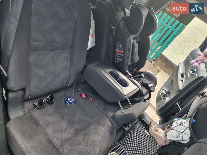 Позашляховик / Кросовер Nissan Rogue 2014 в Полтаві