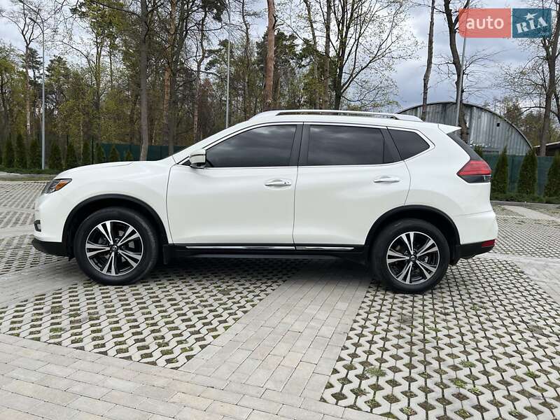 Внедорожник / Кроссовер Nissan Rogue 2017 в Харькове