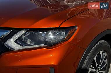 Внедорожник / Кроссовер Nissan Rogue 2017 в 