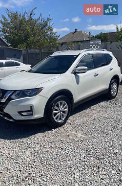 Позашляховик / Кросовер Nissan Rogue 2017 в 