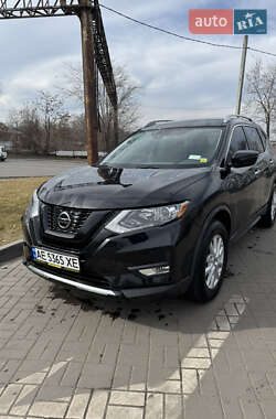 Внедорожник / Кроссовер Nissan Rogue 2018 в 