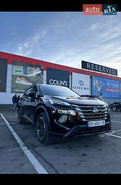 Внедорожник / Кроссовер Nissan Rogue 2023 в 