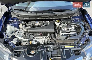 Внедорожник / Кроссовер Nissan Rogue 2018 в 