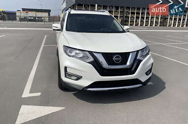 Внедорожник / Кроссовер Nissan Rogue 2018 в 