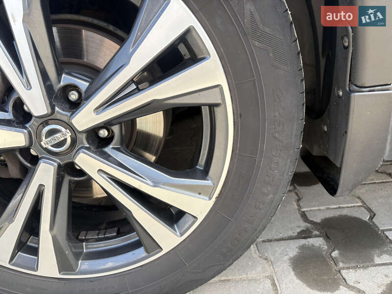 Позашляховик / Кросовер Nissan Rogue 2017 в Полтаві