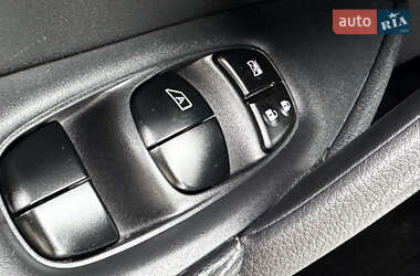Внедорожник / Кроссовер Nissan Rogue 2013 в 