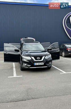 Внедорожник / Кроссовер Nissan Rogue 2017 в 
