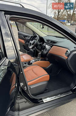 Внедорожник / Кроссовер Nissan Rogue 2017 в 