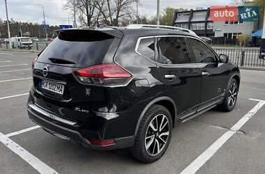 Внедорожник / Кроссовер Nissan Rogue 2017 в 