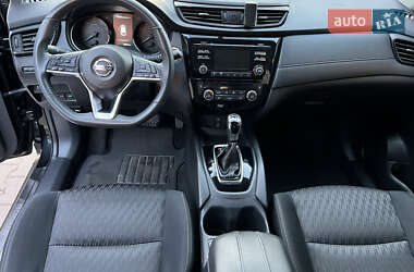 Внедорожник / Кроссовер Nissan Rogue 2017 в 