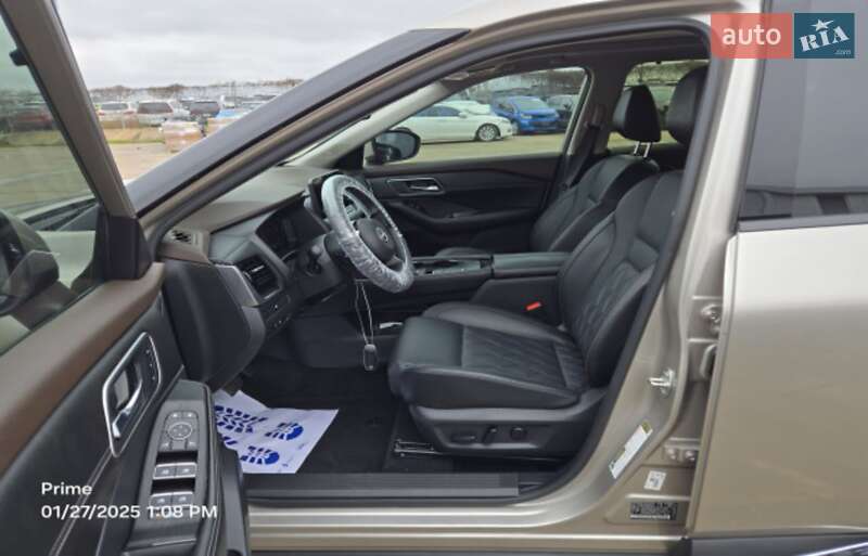 Внедорожник / Кроссовер Nissan Rogue 2023 в 