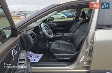 Внедорожник / Кроссовер Nissan Rogue 2023 в 