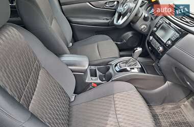 Внедорожник / Кроссовер Nissan Rogue 2018 в 