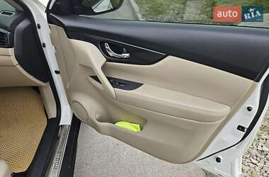 Внедорожник / Кроссовер Nissan Rogue 2017 в 