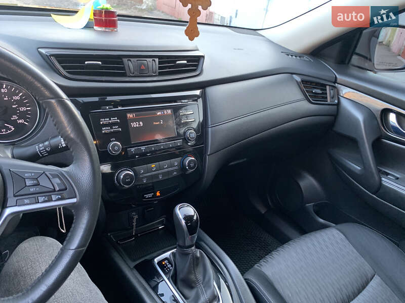 Позашляховик / Кросовер Nissan Rogue 2016 в Чернігові