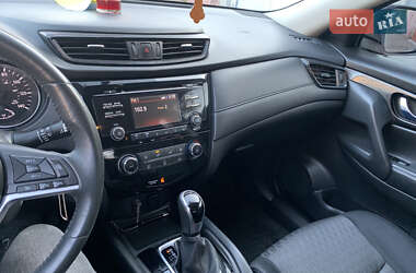 Внедорожник / Кроссовер Nissan Rogue 2016 в 