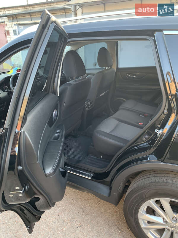 Позашляховик / Кросовер Nissan Rogue 2016 в Чернігові