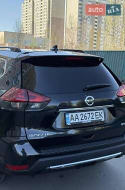 Внедорожник / Кроссовер Nissan Rogue 2018 в 
