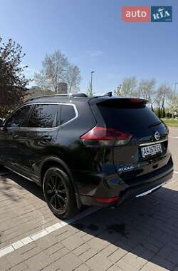 Внедорожник / Кроссовер Nissan Rogue 2018 в 