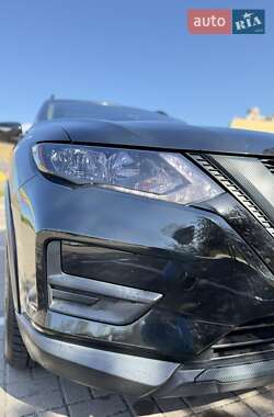 Внедорожник / Кроссовер Nissan Rogue 2018 в 