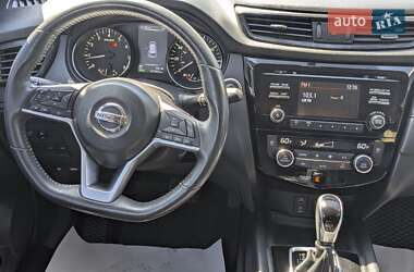 Внедорожник / Кроссовер Nissan Rogue 2017 в 