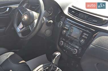 Внедорожник / Кроссовер Nissan Rogue 2017 в 