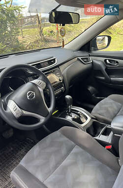 Позашляховик / Кросовер Nissan Rogue 2016 в Золочеві