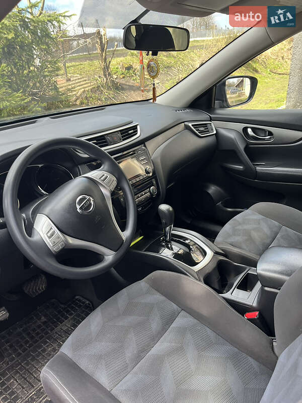 Позашляховик / Кросовер Nissan Rogue 2016 в Золочеві