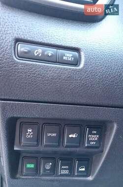 Внедорожник / Кроссовер Nissan Rogue 2014 в 