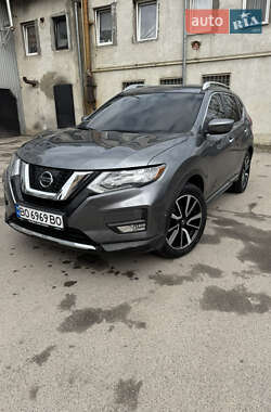 Внедорожник / Кроссовер Nissan Rogue 2017 в 
