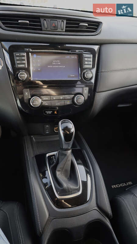 Внедорожник / Кроссовер Nissan Rogue 2016 в Каменец-Подольском