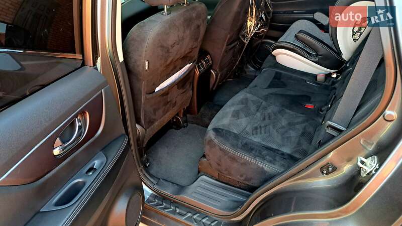 Внедорожник / Кроссовер Nissan Rogue 2015 в Днепре