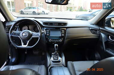 Внедорожник / Кроссовер Nissan Rogue 2017 в 