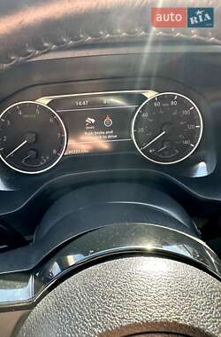 Внедорожник / Кроссовер Nissan Rogue 2022 в 