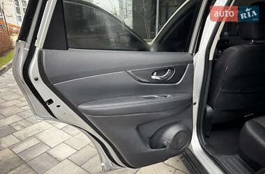 Внедорожник / Кроссовер Nissan Rogue 2018 в 