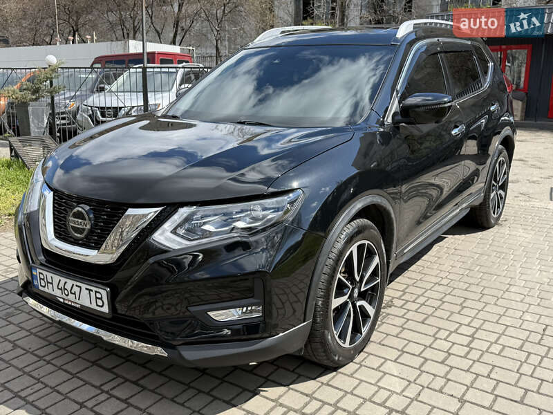 Внедорожник / Кроссовер Nissan Rogue 2018 в 