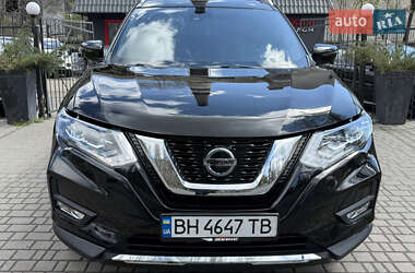 Внедорожник / Кроссовер Nissan Rogue 2018 в 