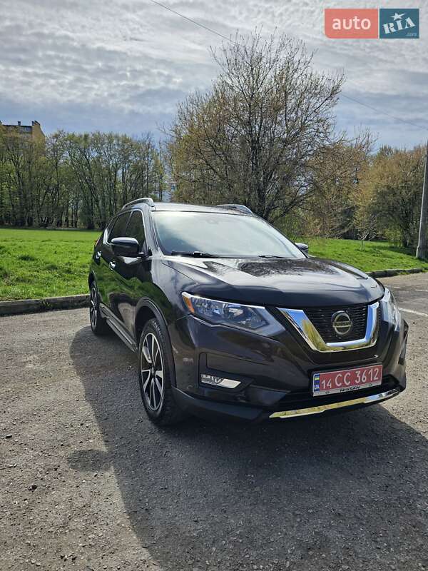Позашляховик / Кросовер Nissan Rogue 2018 в 